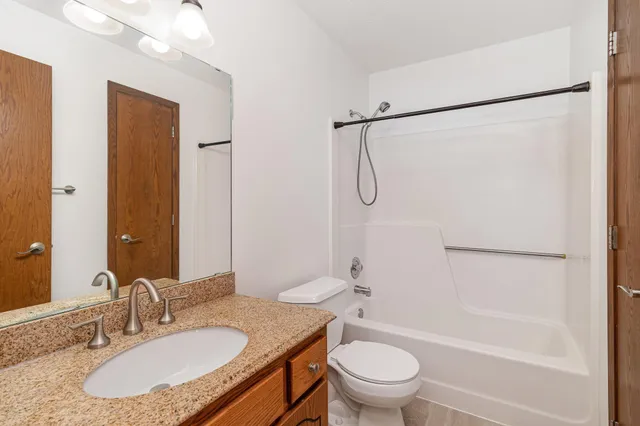 $200,000 | 7944 Charles Way, Inver Grove Heights, MN 55076