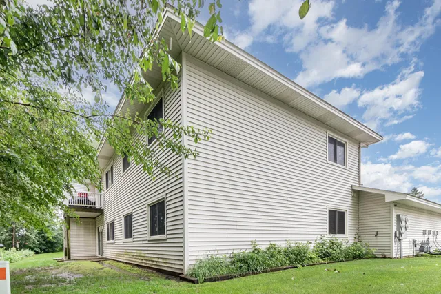 $200,000 | 7944 Charles Way, Inver Grove Heights, MN 55076