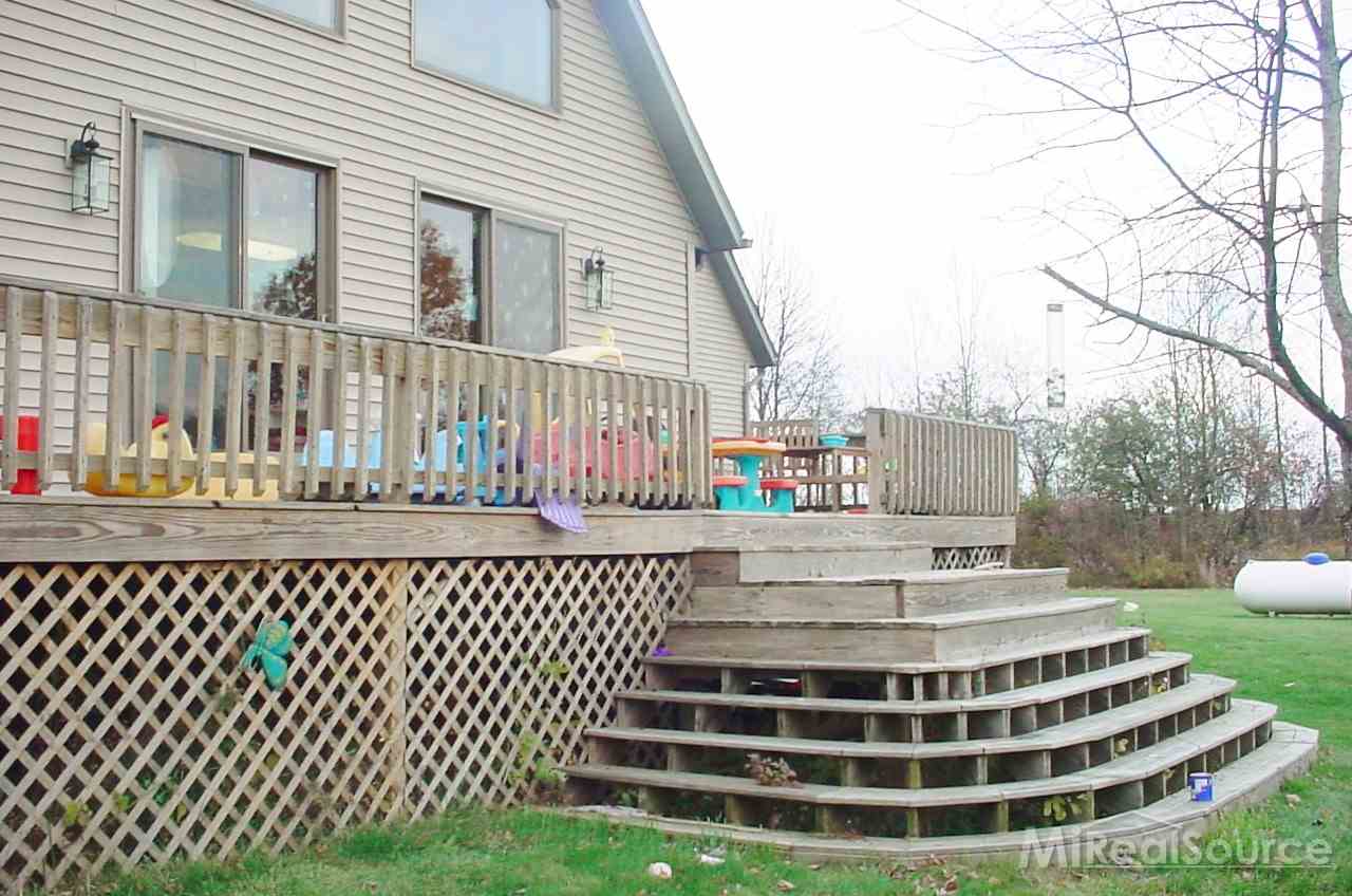 1238 East Galbraith Line Road Yale, MI 48097 - Photo 5 of 30 backdeck