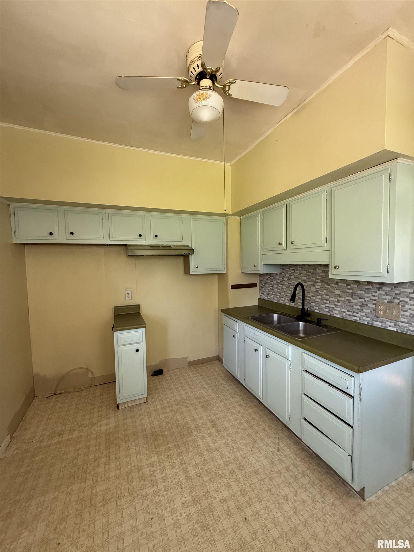 335 West Chase Street Macomb, IL 61455 - Photo 19 of 27