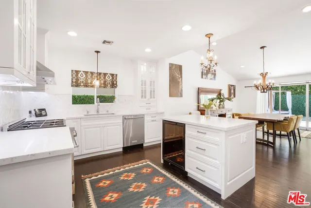 $1,609,000 | 4831 Collett Avenue, Encino, CA 91436