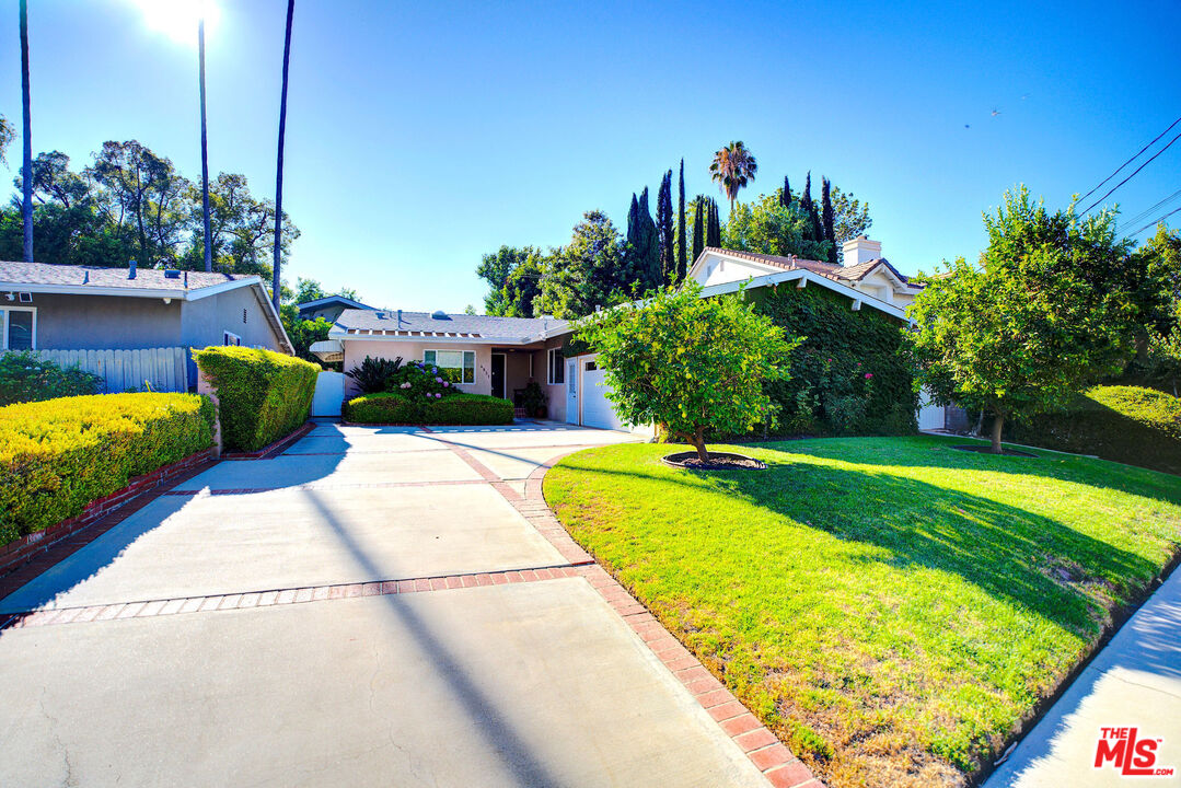 4831 Collett Avenue Encino, CA 91436 - Photo 2 of 30