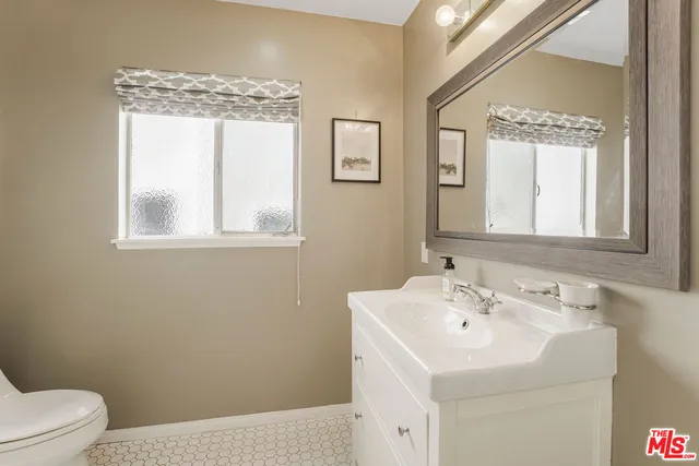 $1,609,000 | 4831 Collett Avenue, Encino, CA 91436