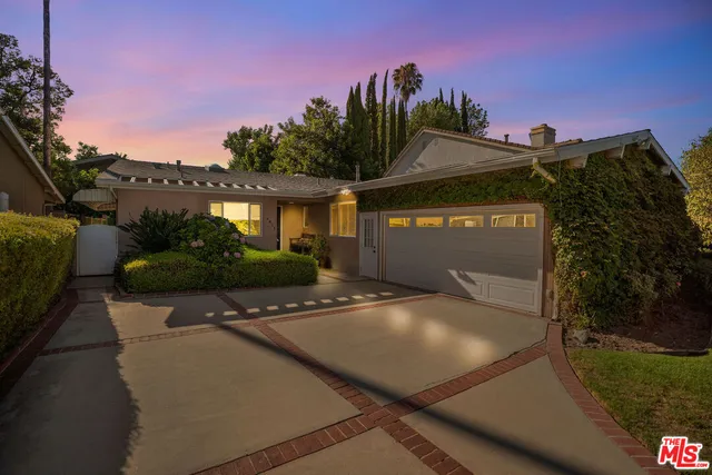 $1,609,000 | 4831 Collett Avenue, Encino, CA 91436