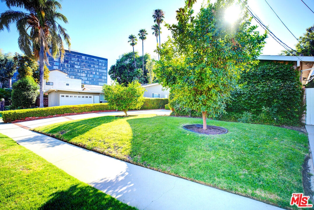 4831 Collett Avenue Encino, CA 91436 - Photo 29 of 30