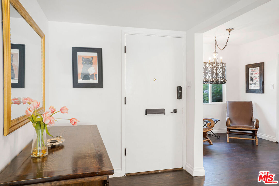 4831 Collett Avenue Encino, CA 91436 - Photo 3 of 30