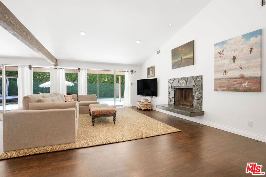 4831 Collett Avenue Encino, CA 91436 - Photo 5 of 30