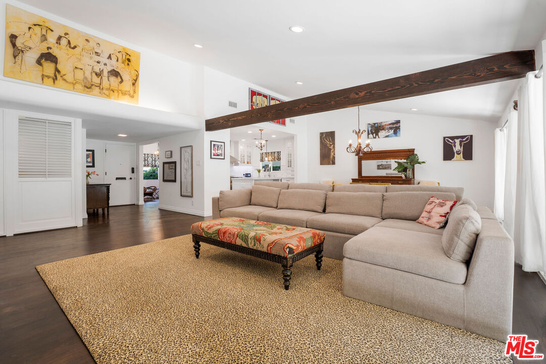 4831 Collett Avenue Encino, CA 91436 - Photo 6 of 30