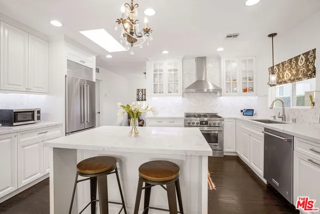 $1,609,000 | 4831 Collett Avenue, Encino, CA 91436