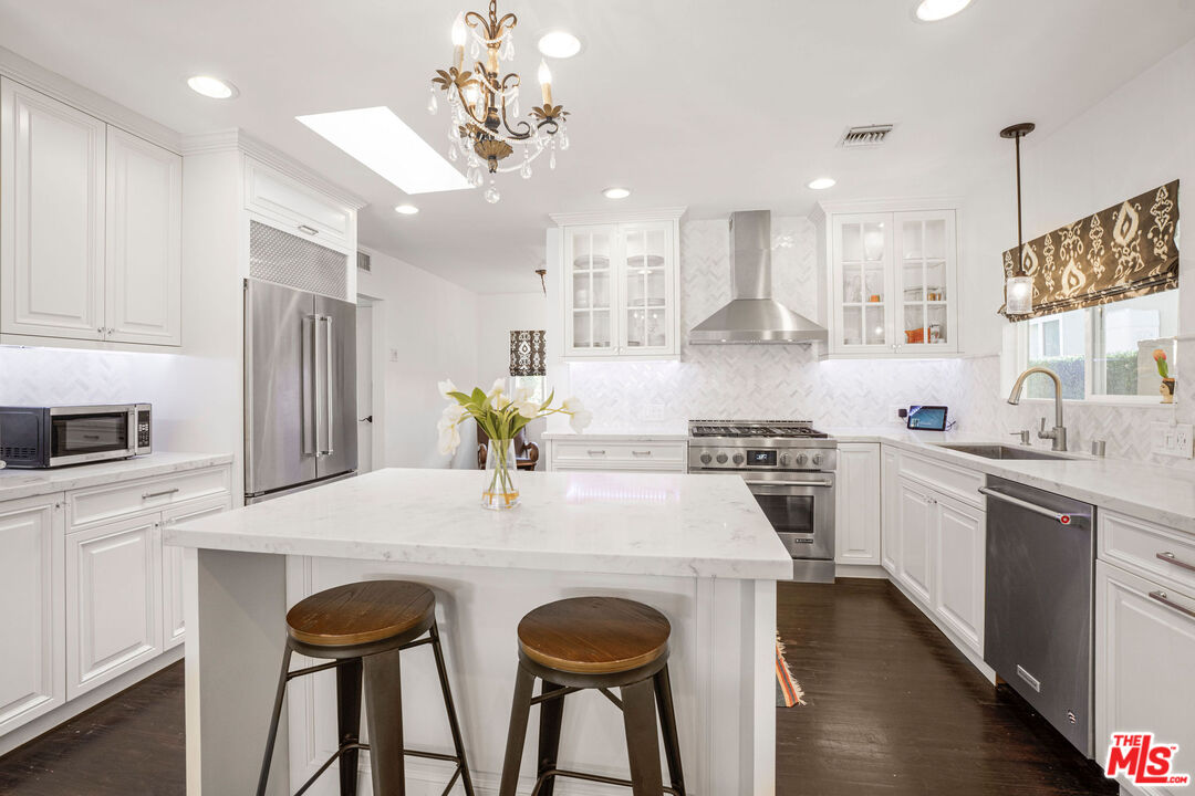 4831 Collett Avenue Encino, CA 91436 - Photo 10 of 30