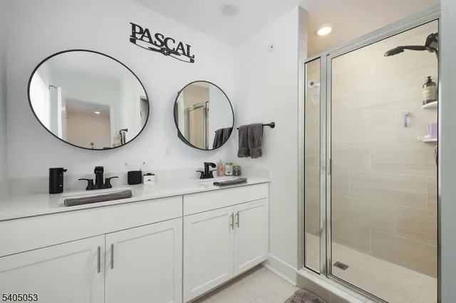 $829,000 | 10 Dorchester Lane, Unit 10, East Hanover, NJ 07936