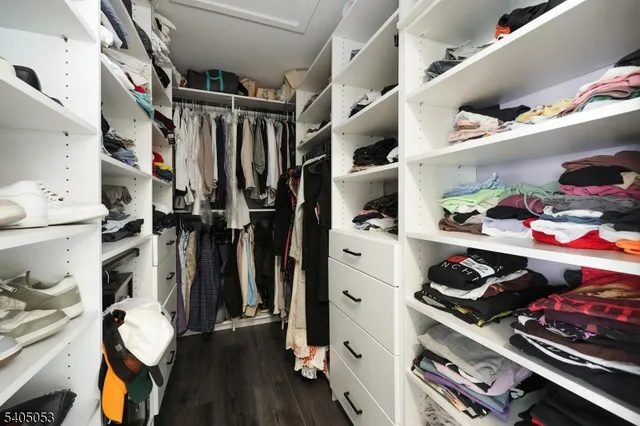 $829,000 | 10 Dorchester Lane, Unit 10, East Hanover, NJ 07936