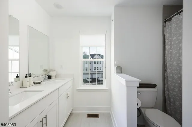 $829,000 | 10 Dorchester Lane, Unit 10, East Hanover, NJ 07936