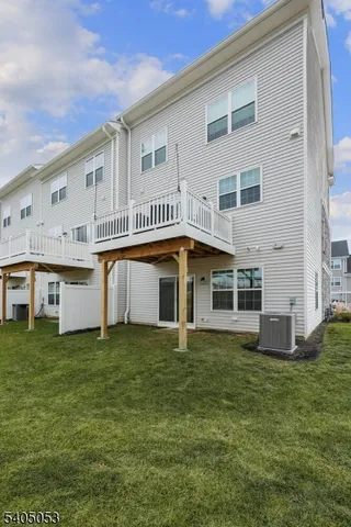 $829,000 | 10 Dorchester Lane, Unit 10, East Hanover, NJ 07936