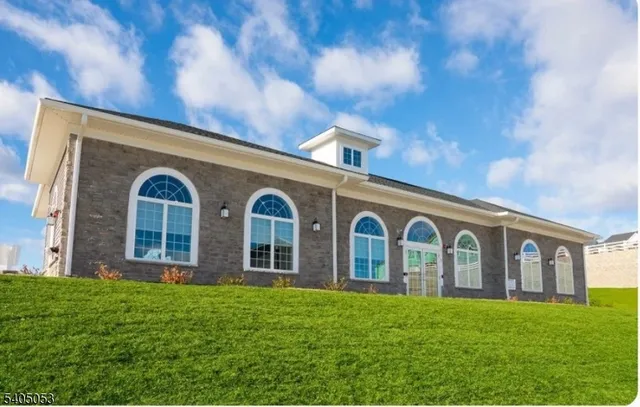 $829,000 | 10 Dorchester Lane, Unit 10, East Hanover, NJ 07936