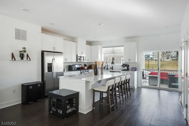 $829,000 | 10 Dorchester Lane, Unit 10, East Hanover, NJ 07936