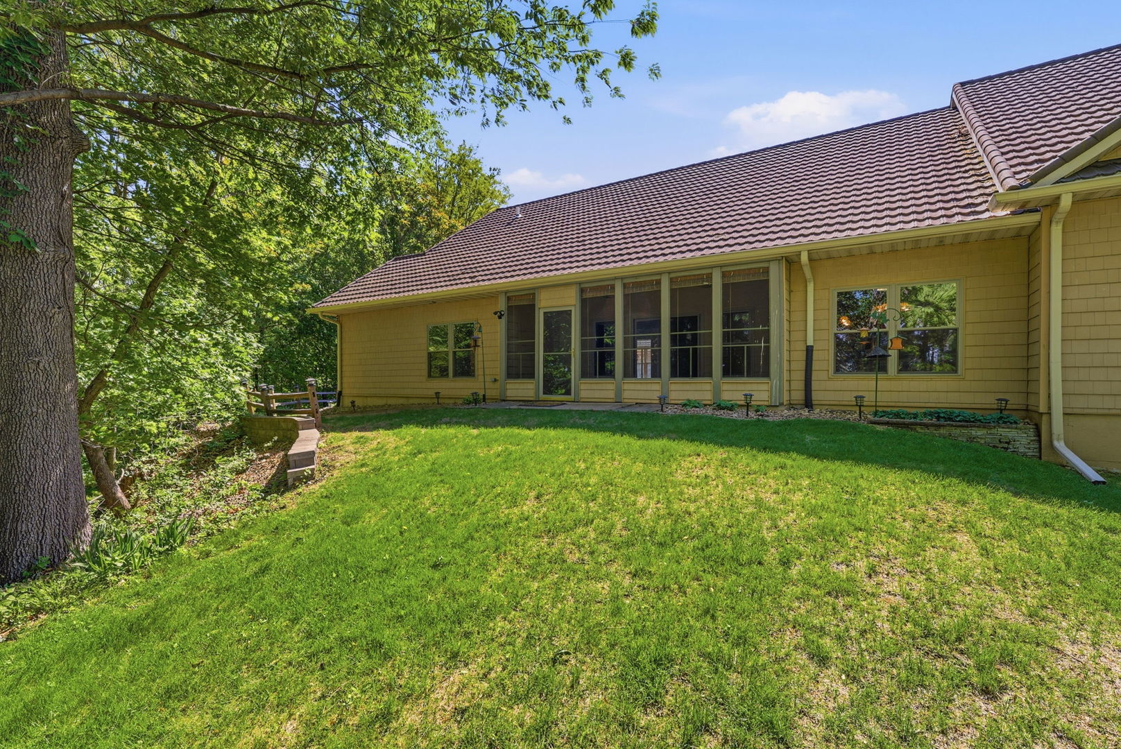 1002 2nd St Court Moline, IL 61265 - Photo 4 of 31 front view of a house with a yard