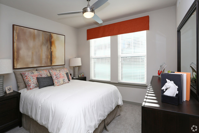 690 East Algonquin Road, Unit 1413 Schaumburg, IL 60173 - Photo 14 of 29 a bedroom with a bed and a window