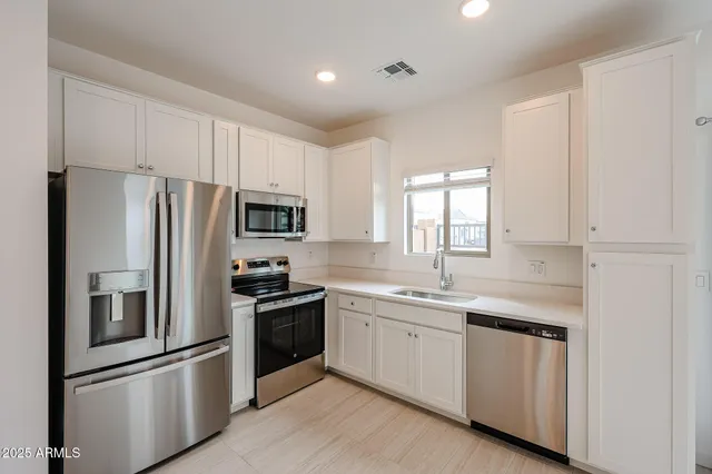 $2,200 | 2837 West Eagle Talon Trail, Phoenix, AZ 85085