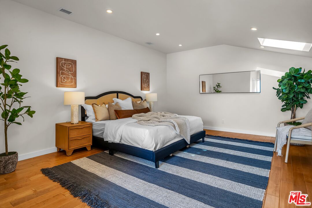 4 Lighthouse Street, Unit 13 Marina del Rey, CA 90292 - Photo 27 of 38 a bedroom with a bed and a potted plant