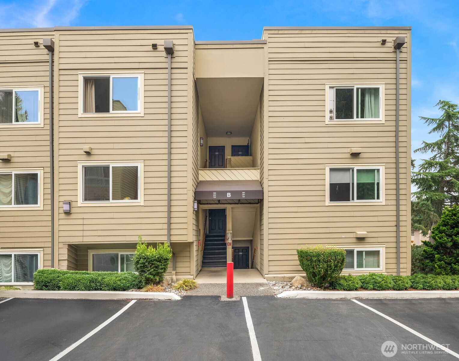 5834 Northeast 75th Street, Unit B202 Seattle, WA 98115 - Photo 1 of 17