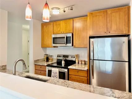 $279,000 | 5834 Northeast 75th Street, Unit B202, Seattle, WA 98115