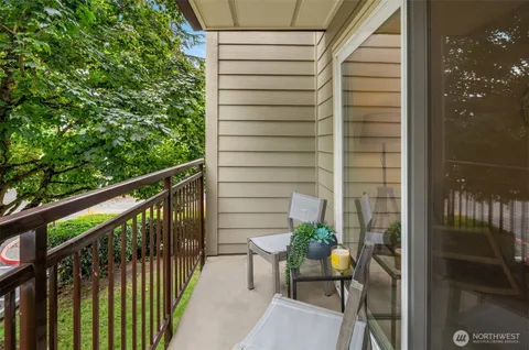 $295,000 | 5834 Northeast 75th Street, Unit B202, Seattle, WA 98115