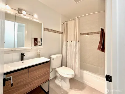 $279,000 | 5834 Northeast 75th Street, Unit B202, Seattle, WA 98115