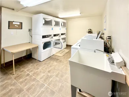 $279,000 | 5834 Northeast 75th Street, Unit B202, Seattle, WA 98115