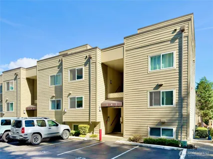 $279,000 | 5834 Northeast 75th Street, Unit B202, Seattle, WA 98115