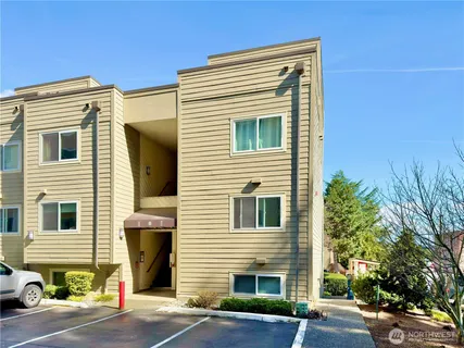 $279,000 | 5834 Northeast 75th Street, Unit B202, Seattle, WA 98115