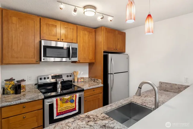 $295,000 | 5834 Northeast 75th Street, Unit B202, Seattle, WA 98115