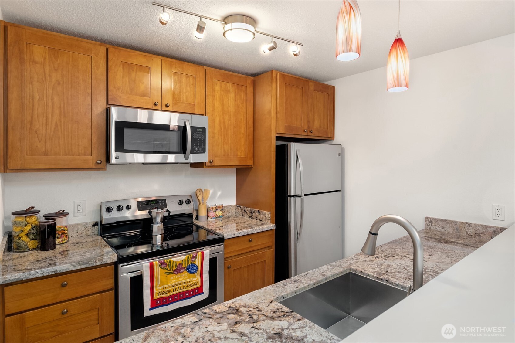 5834 Northeast 75th Street, Unit B202 Seattle, WA 98115 - Photo 9 of 17