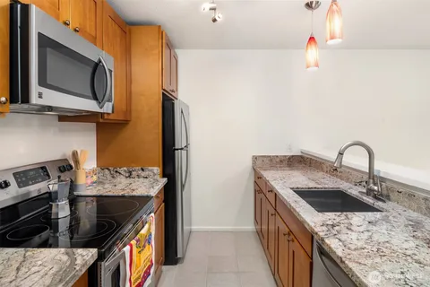 $295,000 | 5834 Northeast 75th Street, Unit B202, Seattle, WA 98115