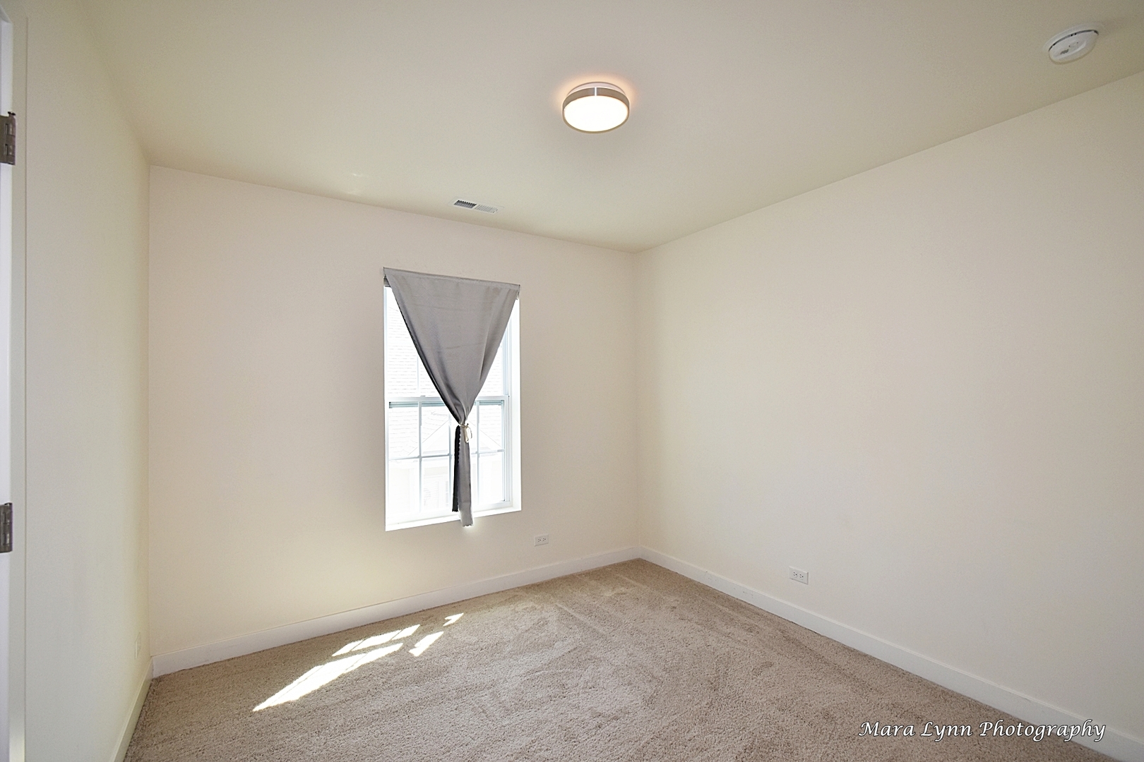 1127 Freedom Road Elburn, IL 60119 - Photo 14 of 29 an empty room with windows