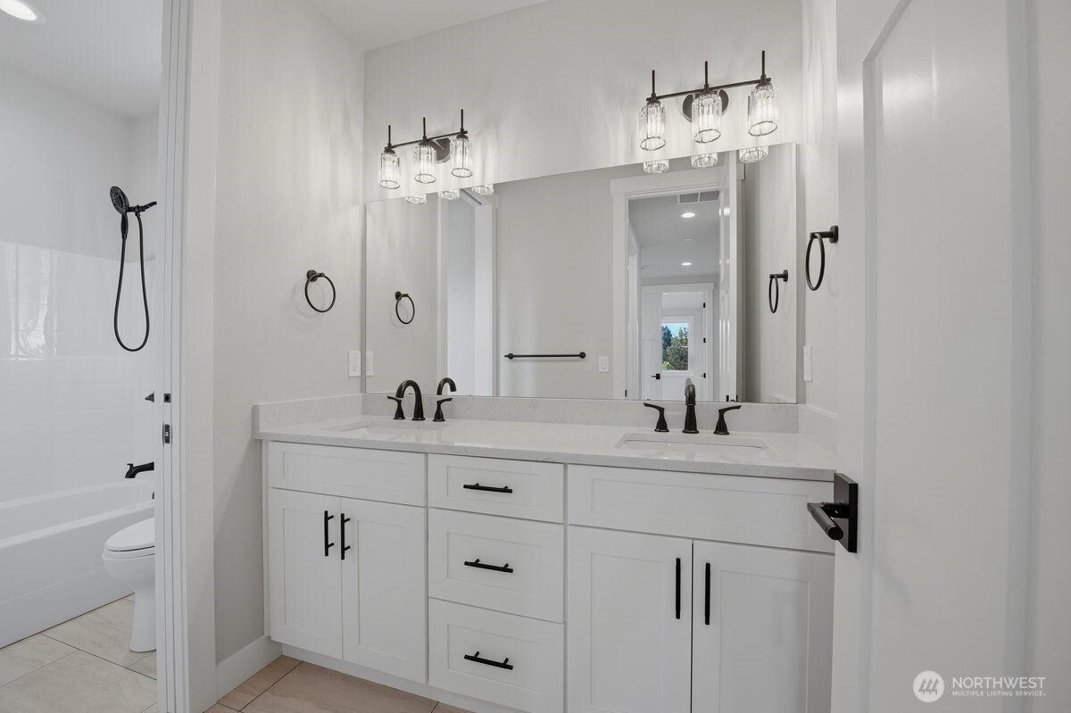 8529 230th Place Southwest, Unit 10 Edmonds, WA 98026 - Photo 6 of 34 Gallery Image 6