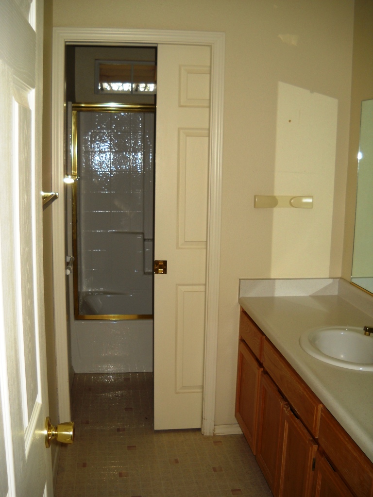16677 Power Line Road Redding, CA 96001 - Photo 13 of 20 Guest bath
