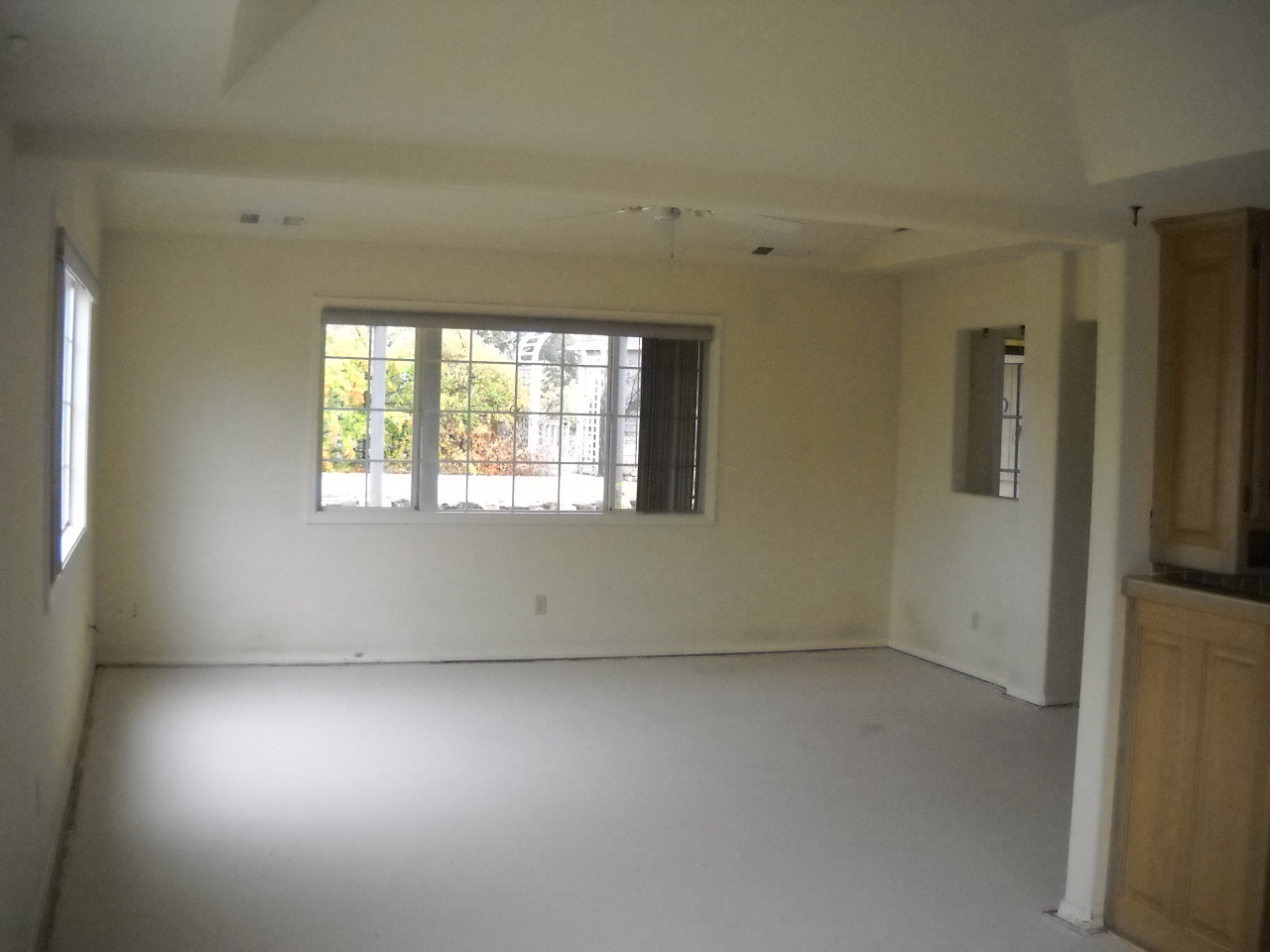 16677 Power Line Road Redding, CA 96001 - Photo 10 of 20 Living Room