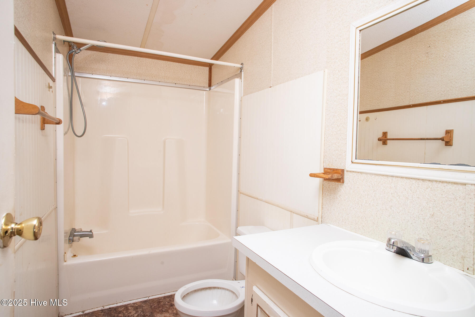 165 High School Road Vanceboro, NC 28586 - Photo 11 of 13 Second Bathroom