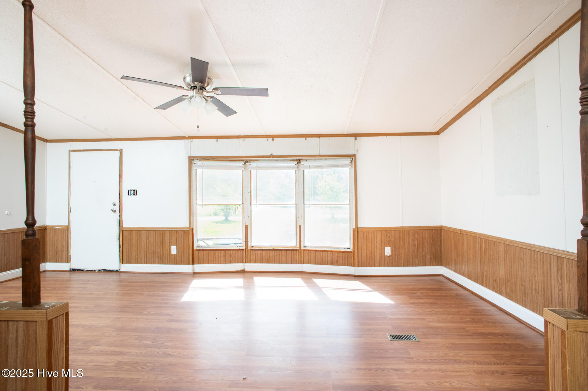 165 High School Road Vanceboro, NC 28586 - Photo 7 of 13 LIving Room