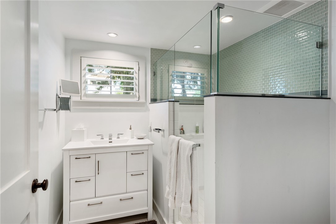 39 Shore Drive Warren, RI 02885 - Photo 33 of 44
