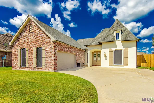 $342,500 | 212 Lansdown Drive, Houma, LA 70360