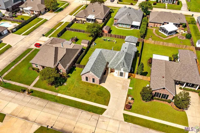 $329,999 | 212 Lansdown Drive, Houma, LA 70360
