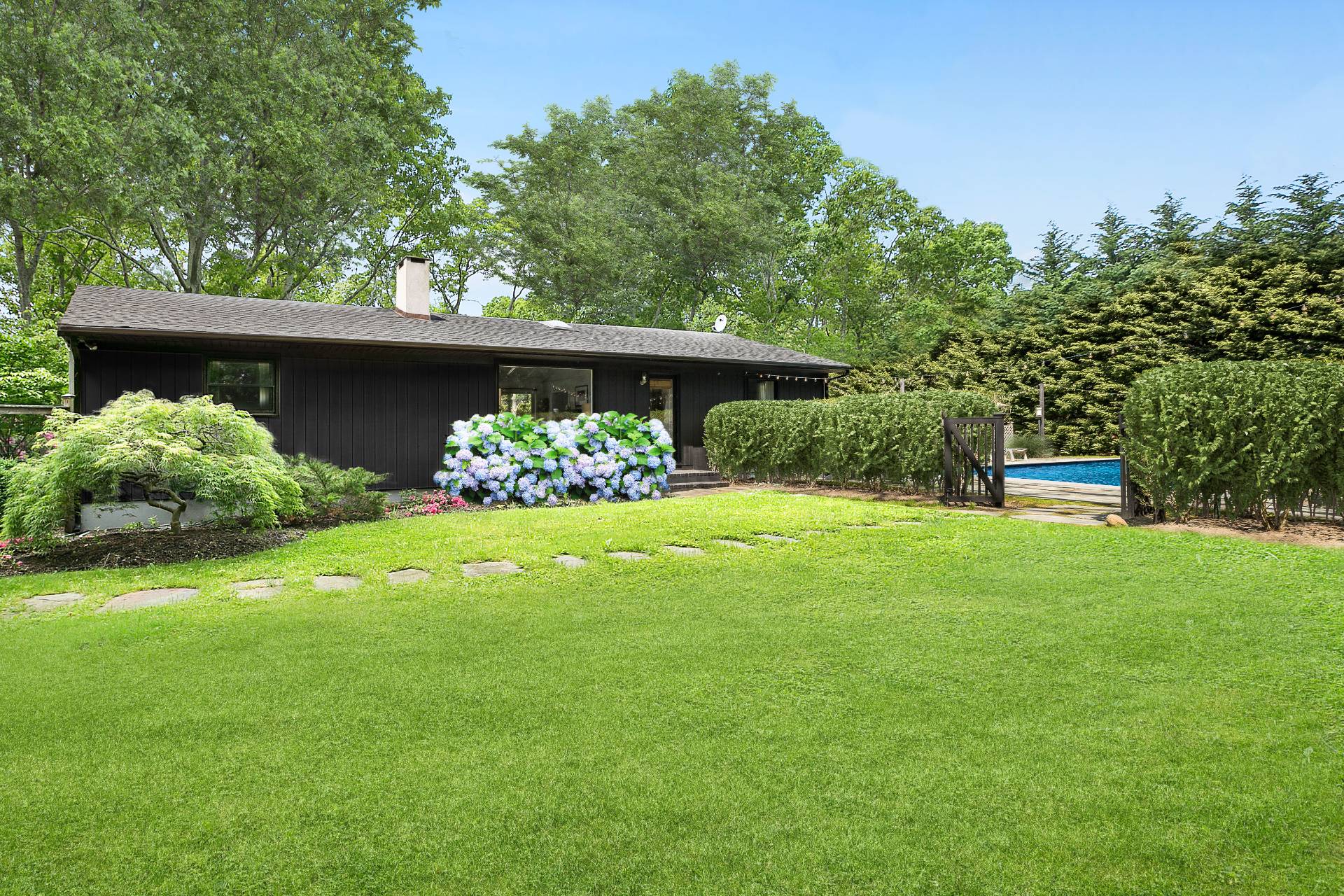 8 Centre Way East Hampton, NY 11937 - Photo 12 of 17 a front view of a house with garden