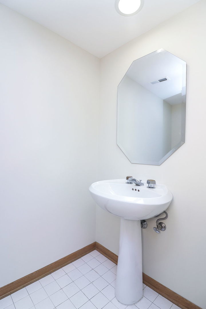 1S095 Spring Road, Unit 3F Oakbrook Terrace, IL 60181 - Photo 18 of 29 Gallery Image 18