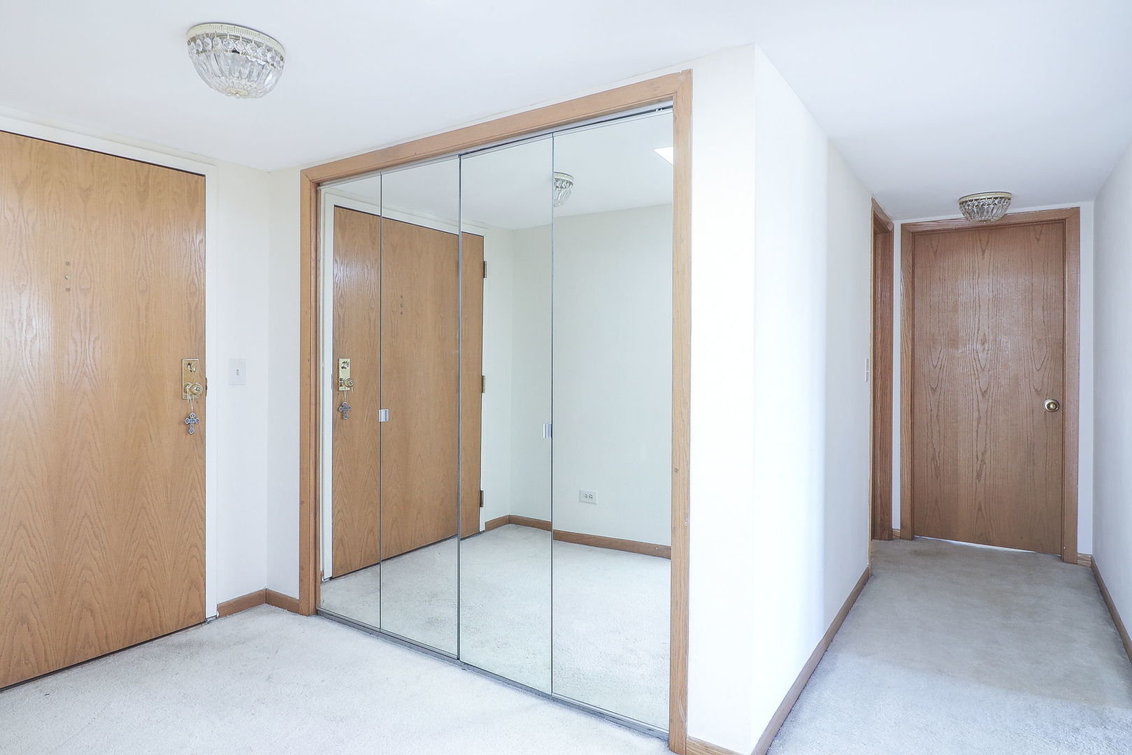 1S095 Spring Road, Unit 3F Oakbrook Terrace, IL 60181 - Photo 3 of 29 Gallery Image 3