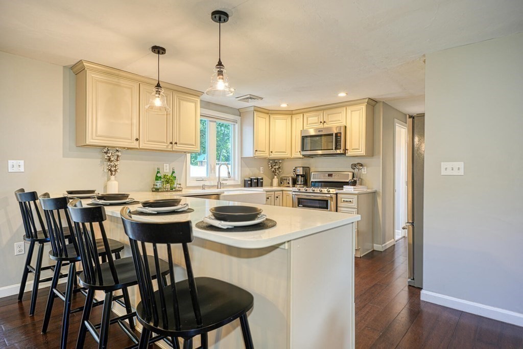 15 Wethersfield Road Natick, MA 01760 - Photo 3 of 39 Gallery Image 3