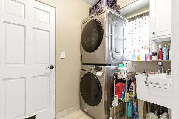 $315,000 | 120 Southeast Marquette Lane, Kankakee, IL 60901