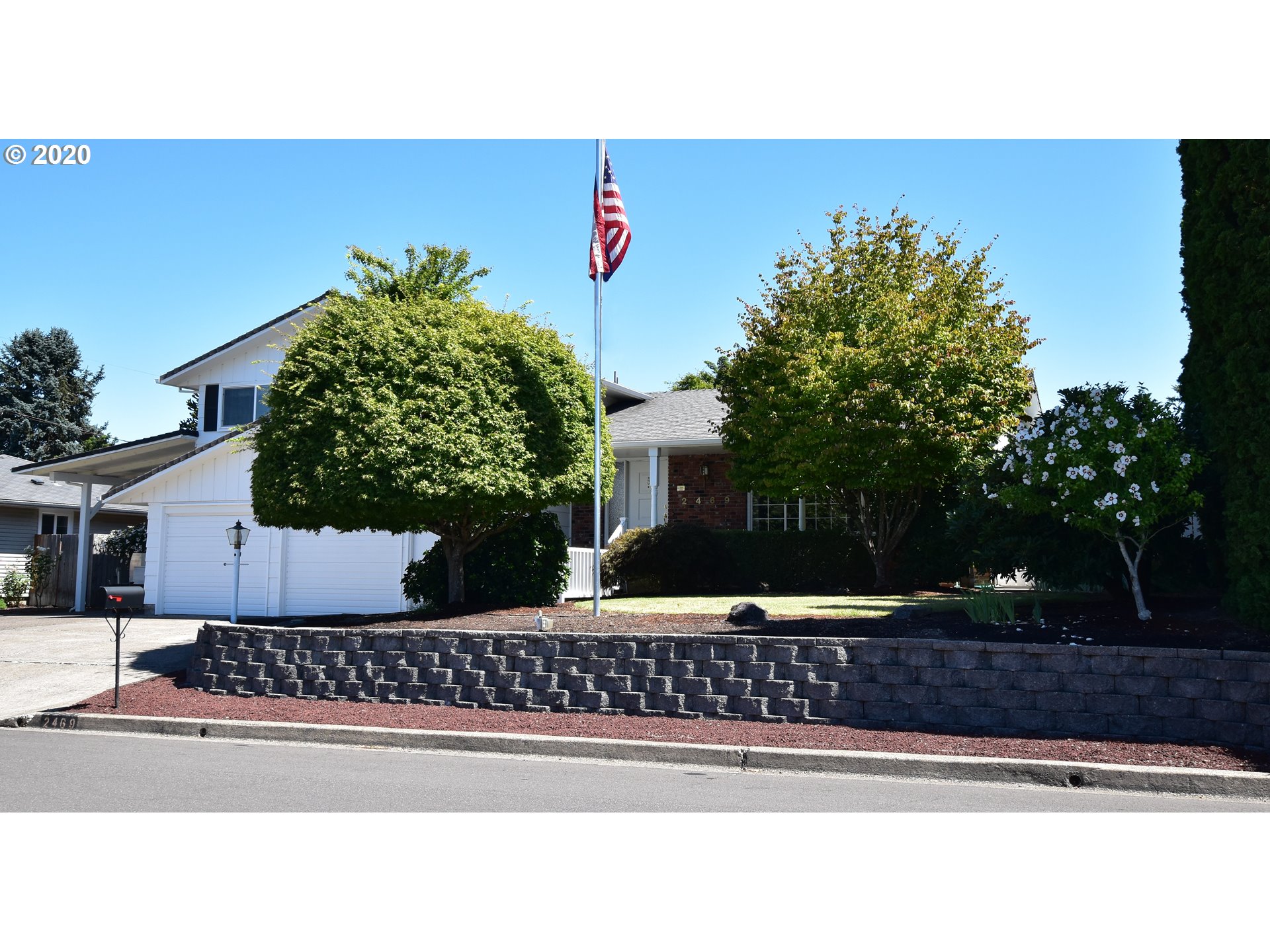 2469 17th Place Springfield, OR 97477 - Photo 2 of 31