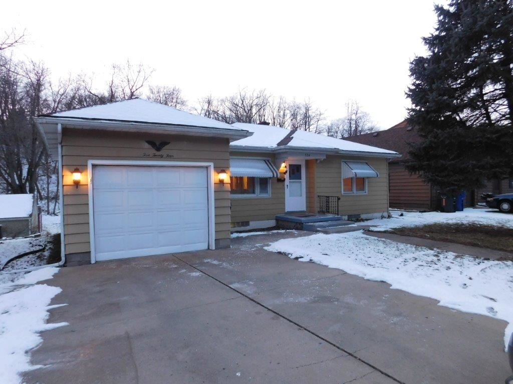 524 Waverly Road Davenport, IA 52804 - Photo 1 of 16 Gallery Image 1